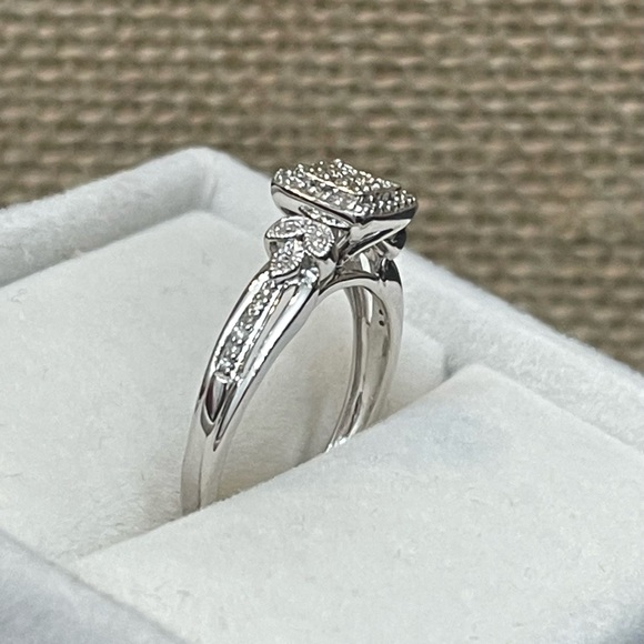 NWOT .42ctw Diamond Sterling Silver Ring - Picture 10 of 16